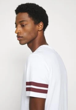 Pier OneT-shirt Med Print - White 13 Pier OneT-shirt Med Print - White -Macys Butik 4ba1b82d8bf947e4a41019ee9f083145