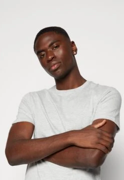 Pier OneUNISEX 5 Pack - T-shirt - Bas - Black /dark Blue/dark Green 14 Pier OneUNISEX 5 Pack - T-shirt - Bas - Black /dark Blue/dark Green -Macys Butik 5a5f64d2aa404b7aa94ccdac681bdd95