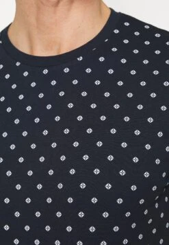 Pier One3 PACK - T-shirt Med Print - White/dark Blue/red 15 Pier One3 PACK - T-shirt Med Print - White/dark Blue/red -Macys Butik 5fcb9053133a4f0cbf3c72e8cff6c432