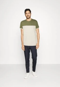 Pier OneT-shirt Med Print - Khaki/off-white 9 Pier OneT-shirt Med Print - Khaki/off-white -Macys Butik 7041aaedc2cc4c278f91d6269d38983a