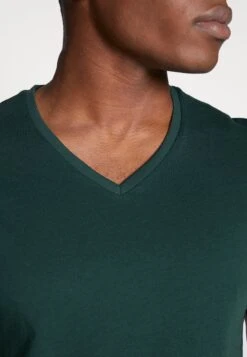 Pier One3 PACK - T-shirt - Bas - Black, Grey, Green 11 Pier One3 PACK - T-shirt - Bas - Black, Grey, Green -Macys Butik 75d8e7abd9c649fe8ff382e42bf08591