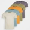 Pier One5 PACK - T-shirt - Bas - Orange/dark Blue/green -Macys Butik 90b78c53f04f4dc081666ac8ae3ca1ec