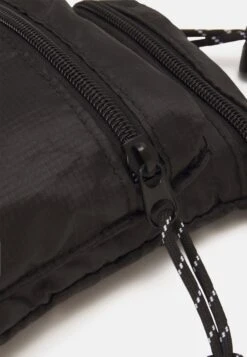 Pier OneUNISEX - Axelremsväska - Black -Macys Butik aa8a192660f642e094a17d865fd2924f