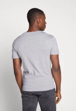 Pier One3 PACK - T-shirt - Bas - Black, Grey, Green 10 Pier One3 PACK - T-shirt - Bas - Black, Grey, Green -Macys Butik b3e2272097fd45d28e31884f564c0681