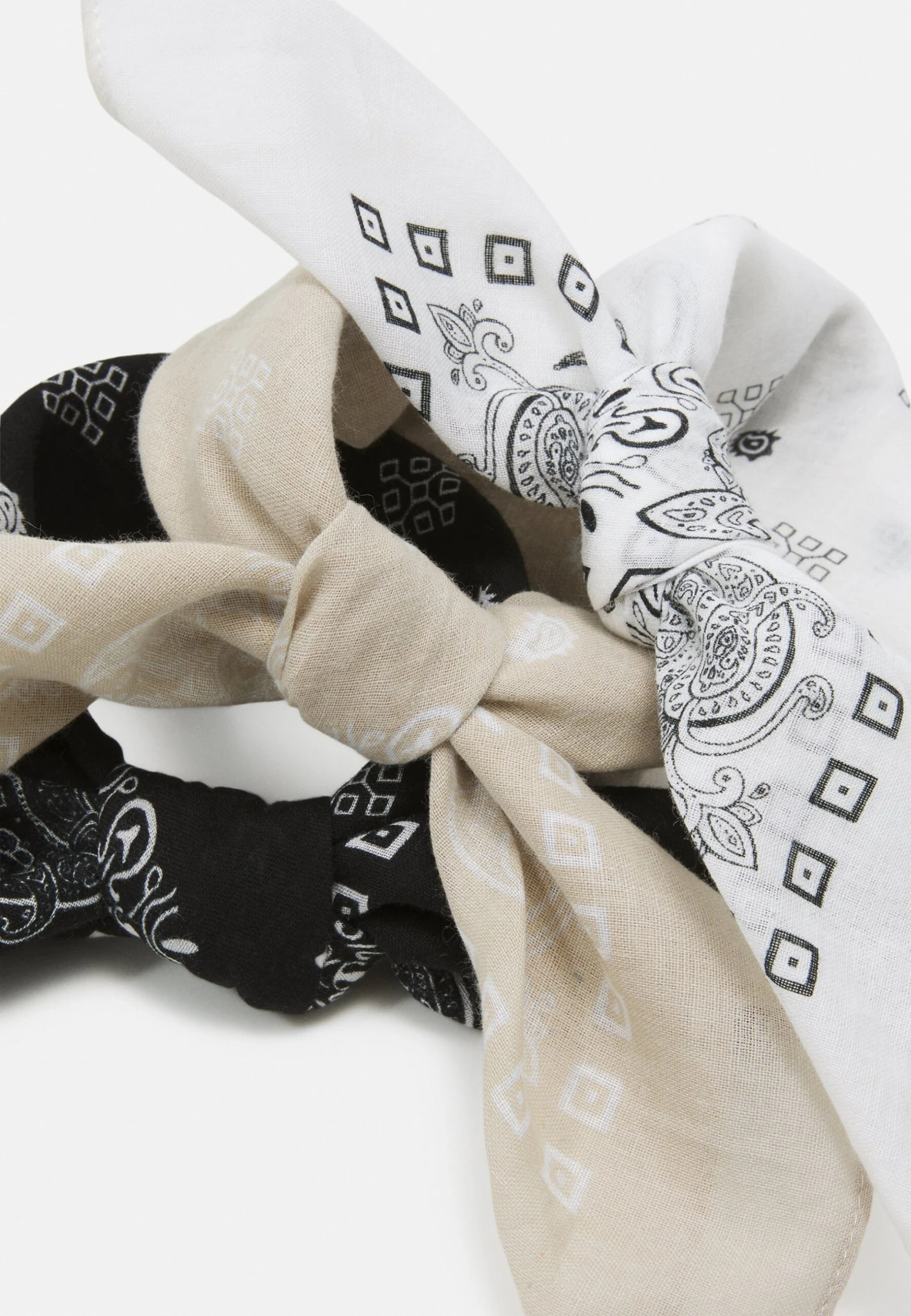 Pier OneBANDANA UNISEX 3 PACK - Scarf - Black/white/beige 5 Pier OneBANDANA UNISEX 3 PACK - Scarf - Black/white/beige - Bild 3