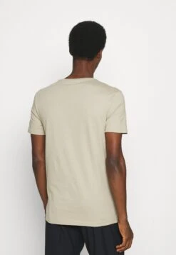 Pier OneT-shirt - Bas - White/dark Grey/black -Macys Butik d4309172134f476283eb4fd8b00555ed