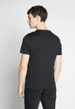 Pier One3 PACK - T-shirt - Bas - Black/white/blue -Macys Butik e7497b751f8c4bd498980e2ffe8f6ae0